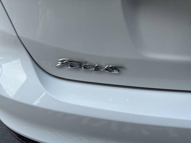Photo of 2015 White Ford Focus