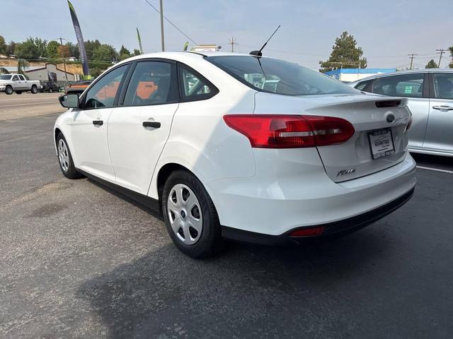 Photo of 2015 White Ford Focus