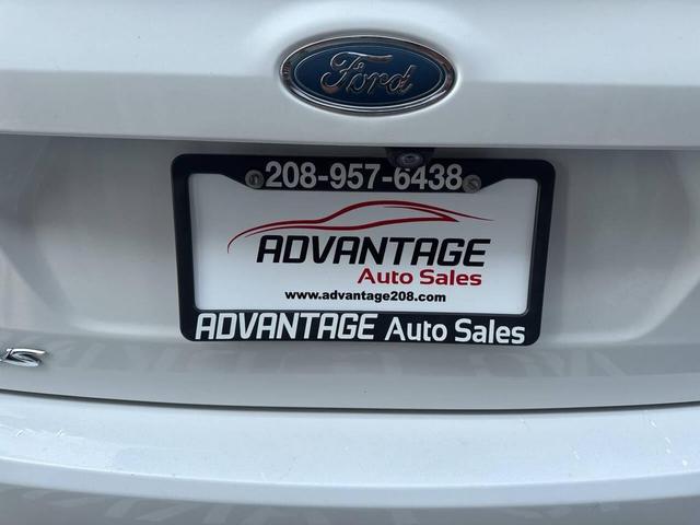 Photo of 2015 White Ford Focus