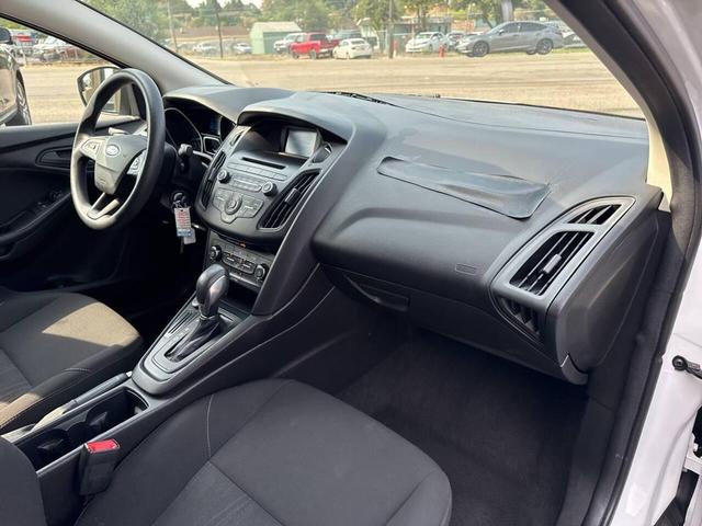 Photo of 2015 White Ford Focus