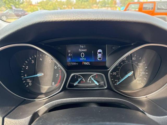 Photo of 2015 White Ford Focus