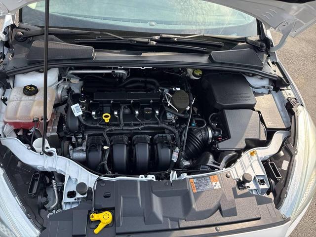 Photo of 2015 White Ford Focus