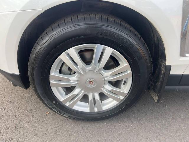 Photo of 2016 White Cadillac SRX