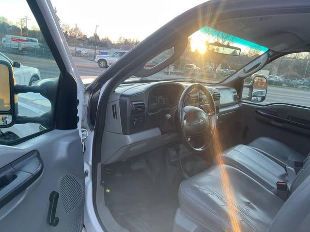 Photo of 2007 White Ford F-250