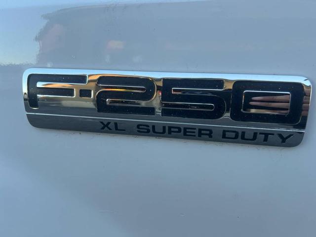 Photo of 2007 White Ford F-250