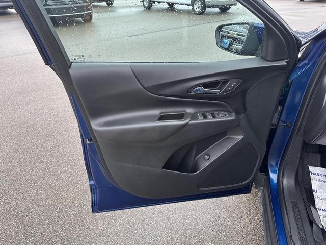 Photo of 2022 Blue Glow Metallic Chevrolet Equinox