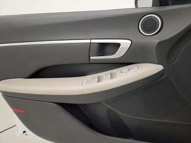 Photo of 2023 White Hyundai SONATA