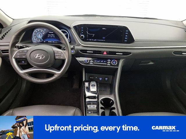 Photo of 2023 White Hyundai SONATA