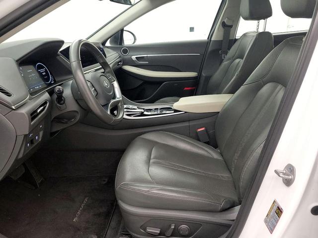 Photo of 2023 White Hyundai SONATA
