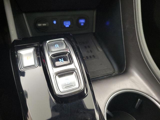 Photo of 2023 White Hyundai SONATA
