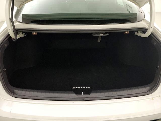 Photo of 2023 White Hyundai SONATA