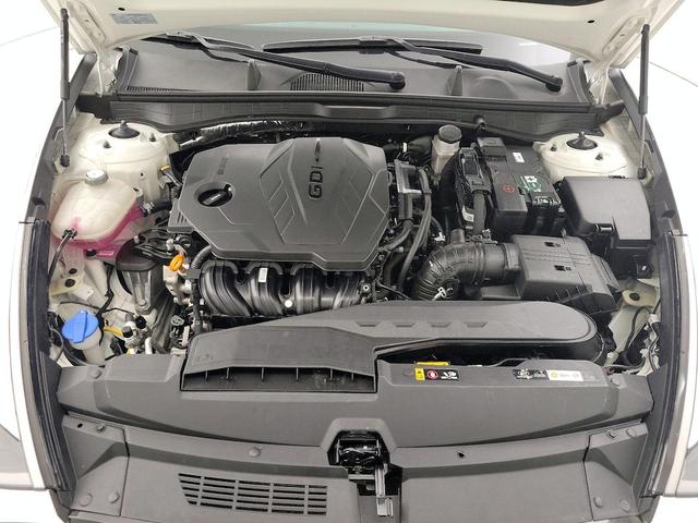 Photo of 2023 White Hyundai SONATA
