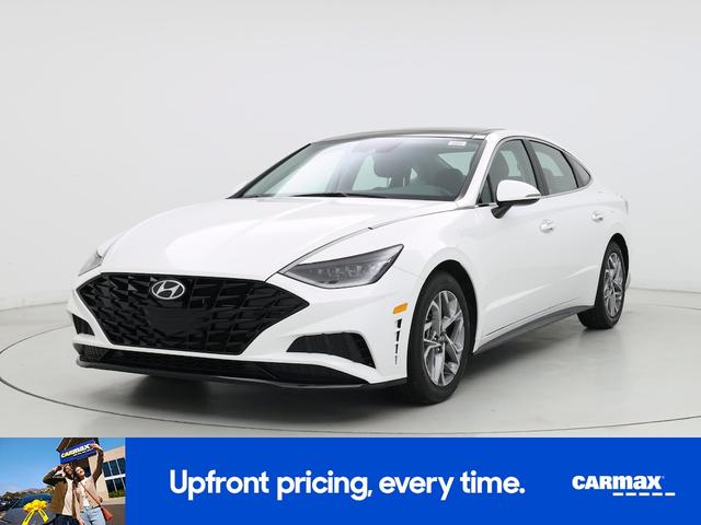 Photo of 2023 White Hyundai SONATA