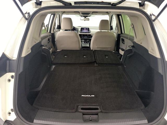Photo of 2023 White Nissan Rogue