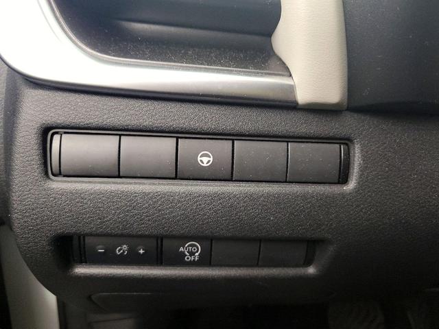 Photo of 2023 White Nissan Rogue