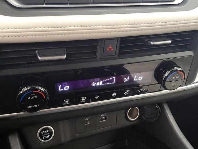Photo of 2023 White Nissan Rogue