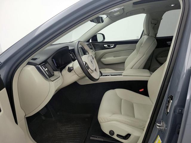 Photo of 2023 Gray Volvo XC60