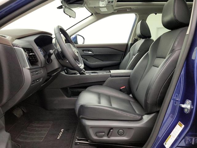 Photo of 2022 Blue Nissan Rogue