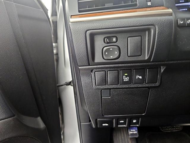 Photo of 2013 Silver Lexus ES 300h