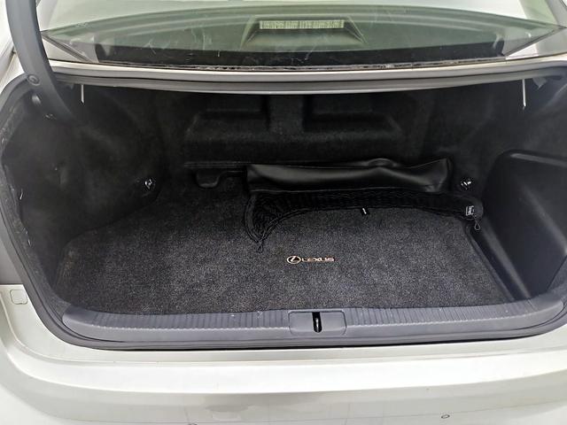 Photo of 2013 Silver Lexus ES 300h