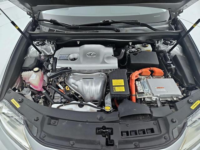Photo of 2013 Silver Lexus ES 300h