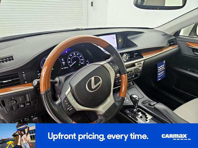 Photo of 2013 Silver Lexus ES 300h