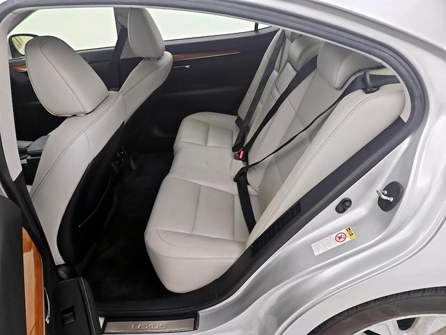 Photo of 2013 Silver Lexus ES 300h