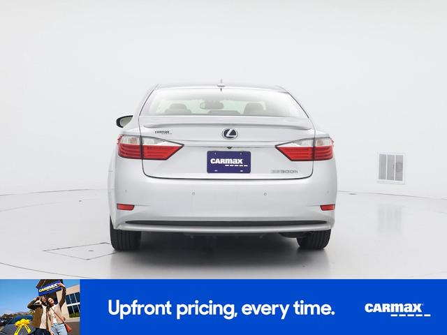 Photo of 2013 Silver Lexus ES 300h