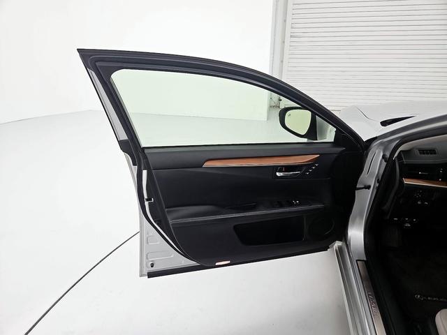 Photo of 2013 Silver Lexus ES 300h