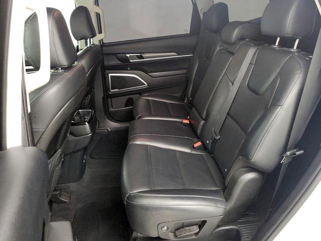 Photo of 2020 White Kia Telluride