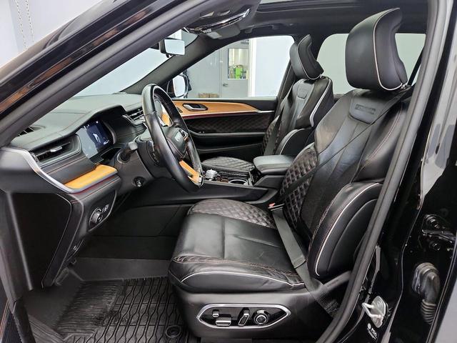 Photo of 2021 Black Jeep Grand Cherokee L