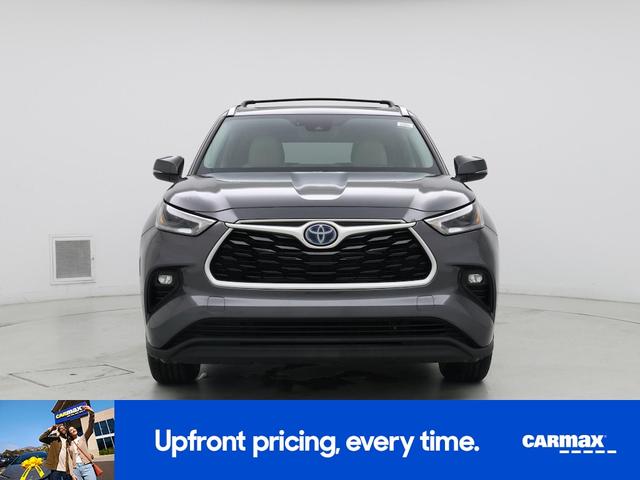 Photo of 2021 Gray Toyota Highlander Hybrid