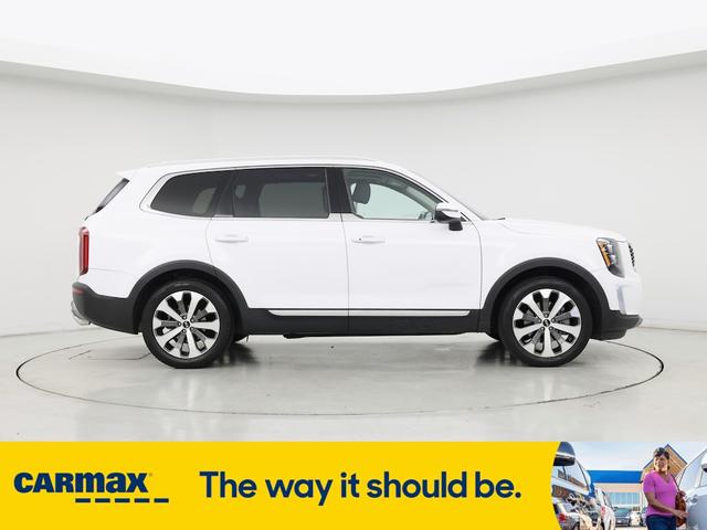 Photo of 2021 White Kia Telluride