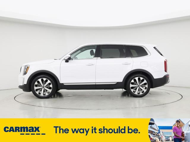 Photo of 2021 White Kia Telluride
