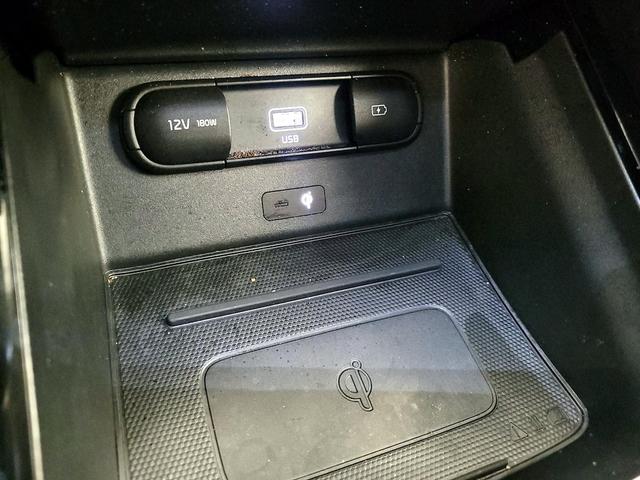 Photo of 2021 White Kia Telluride