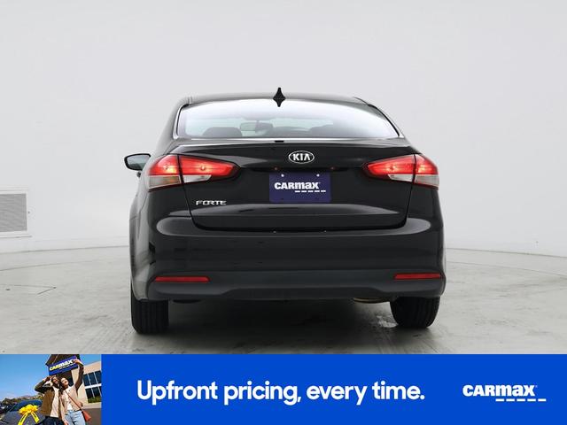 Photo of 2017 Black Kia Forte
