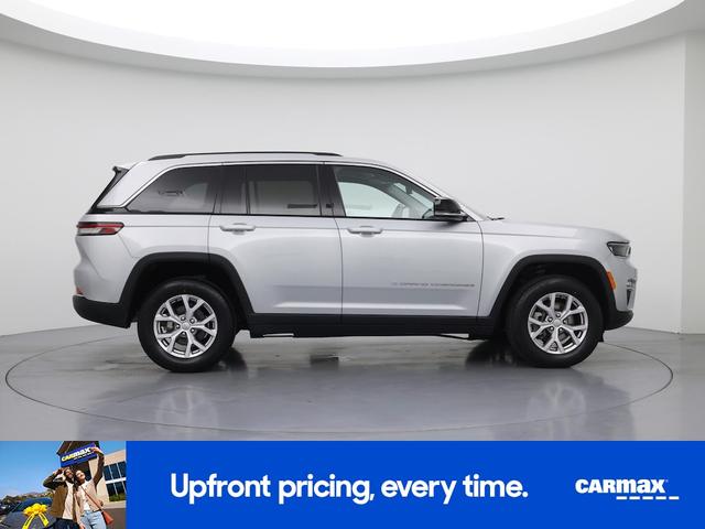Photo of 2022 Silver Jeep Grand Cherokee