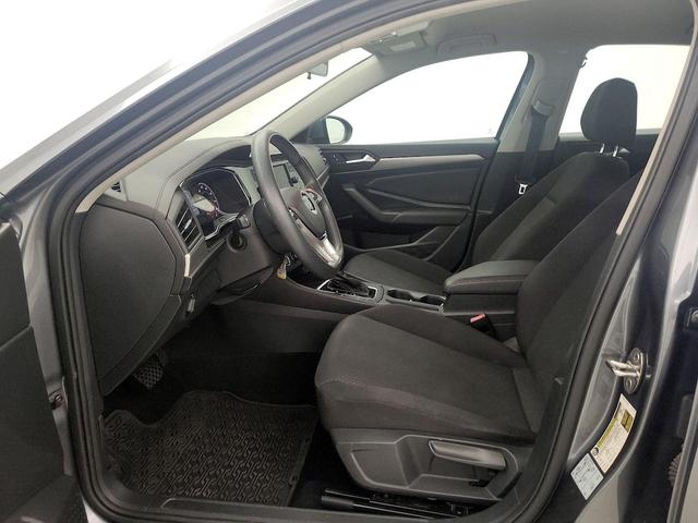 Photo of 2019 Gray Volkswagen Jetta