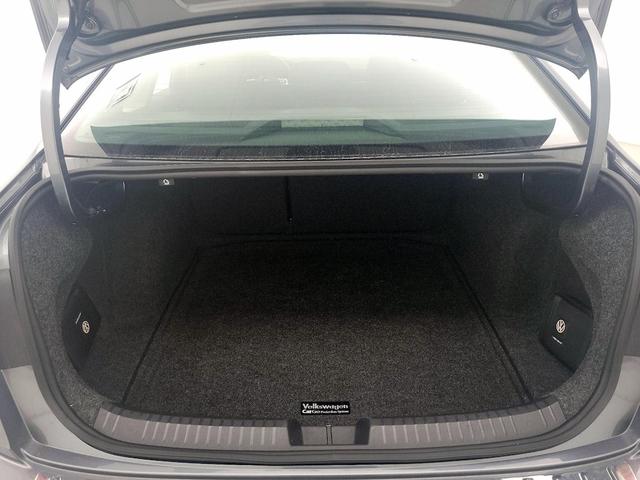 Photo of 2019 Gray Volkswagen Jetta