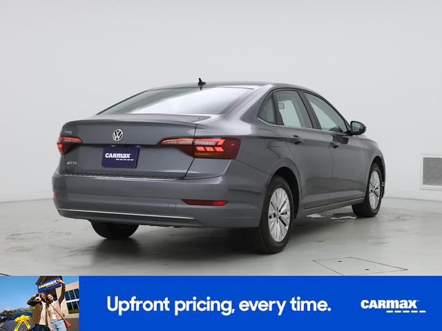 Photo of 2019 Gray Volkswagen Jetta