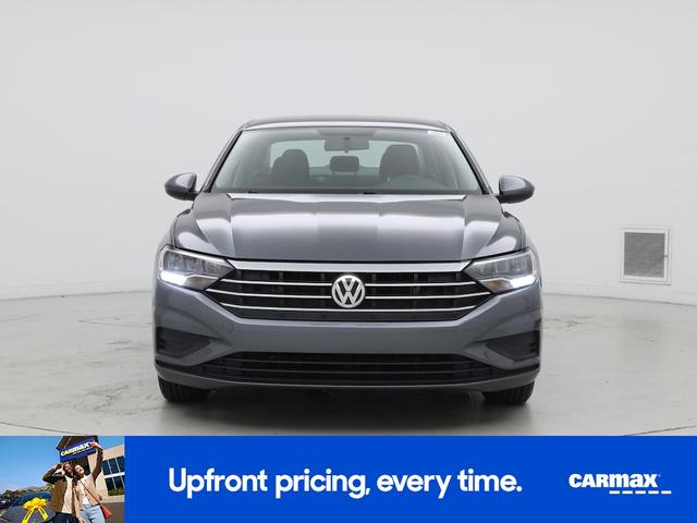 Photo of 2019 Gray Volkswagen Jetta