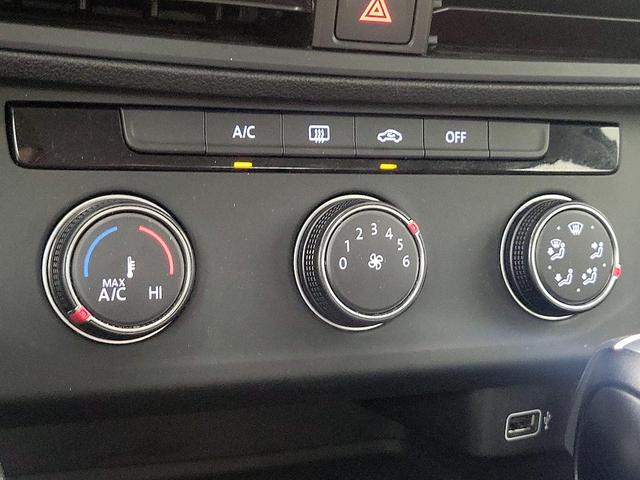 Photo of 2019 Gray Volkswagen Jetta