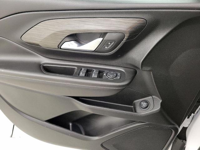 Photo of 2022 White GMC Terrain