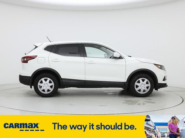 Photo of 2020 White Nissan Rogue Sport