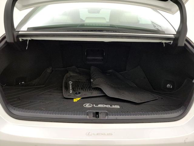 Photo of 2022 Pearl Lexus ES 350