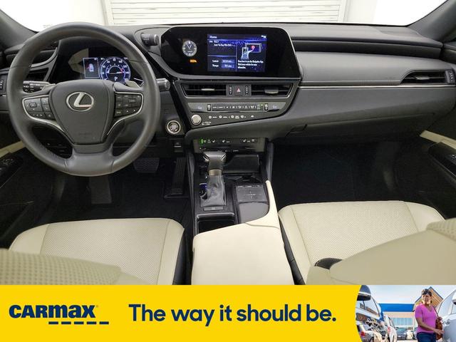 Photo of 2022 Pearl Lexus ES 350