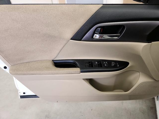 Photo of 2013 White Honda Accord