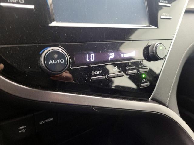 Photo of 2018 White Toyota Camry