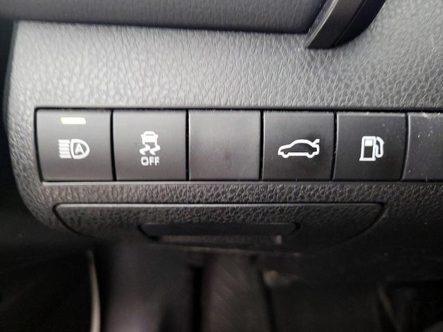 Photo of 2018 White Toyota Camry