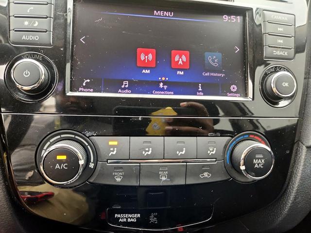 Photo of 2018 White Nissan Rogue